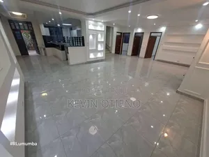 5bdrm House in Community, Gateway Mall Area for rent