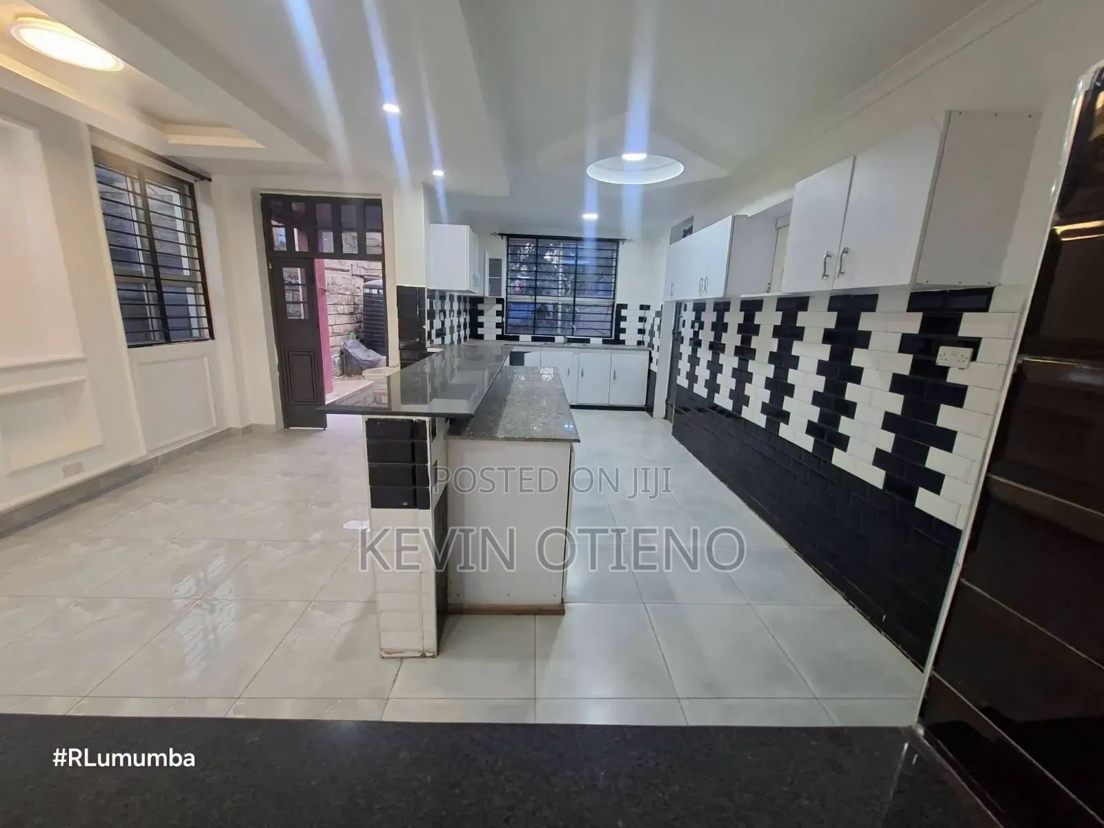 5bdrm House in Community, Gateway Mall Area for rent