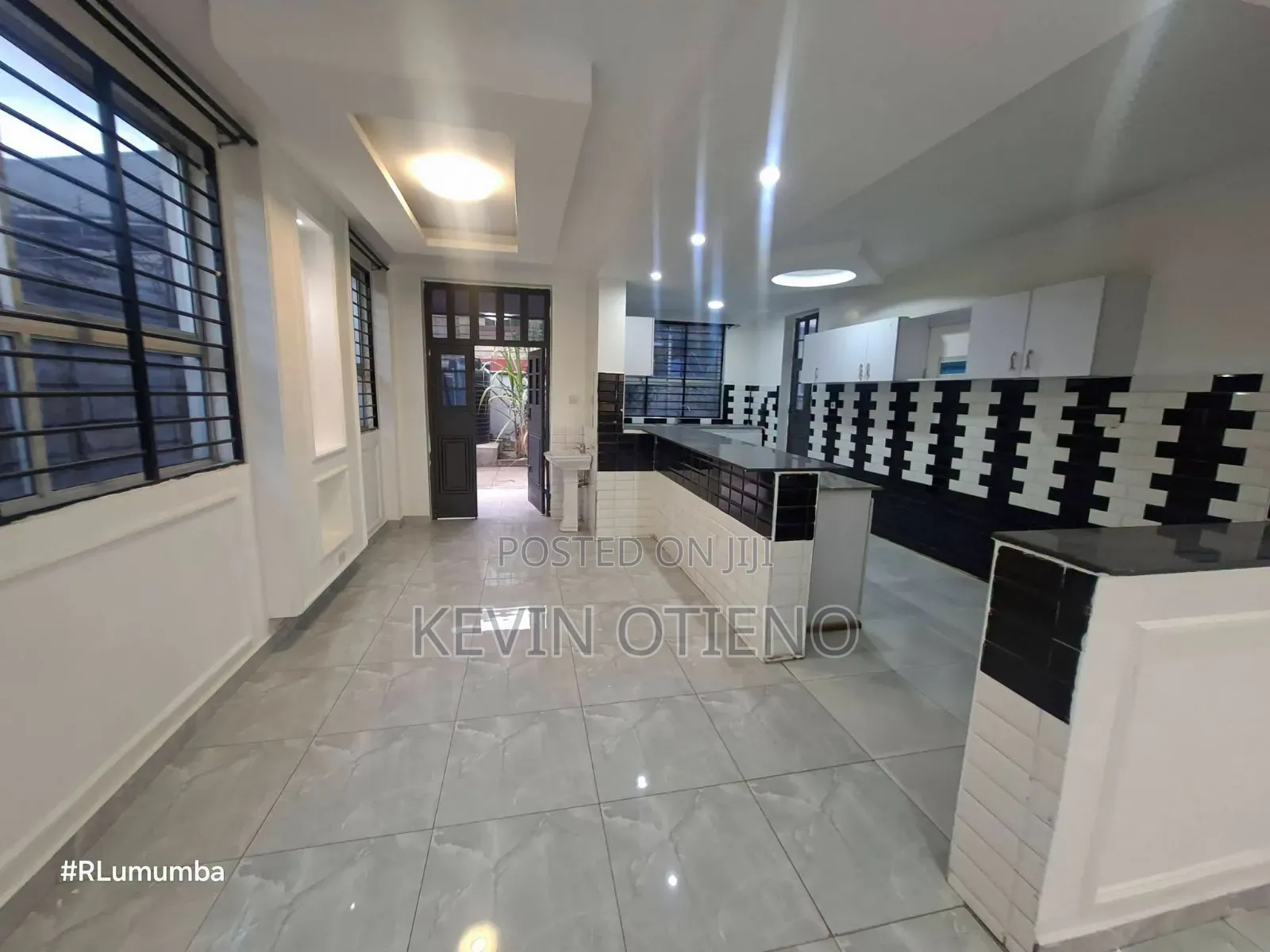 5bdrm House in Community, Gateway Mall Area for rent