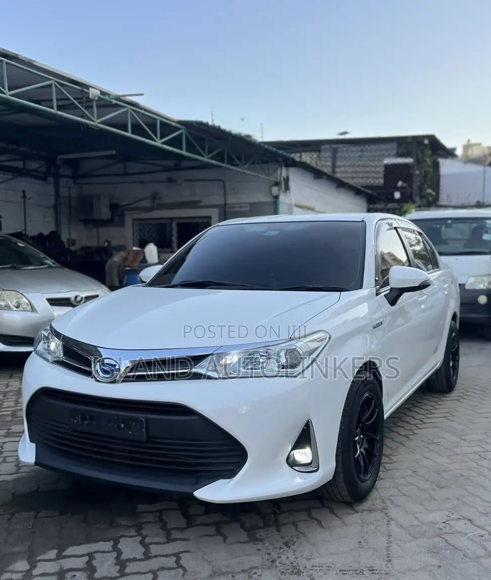 Toyota Axio 1.5 Hybrid 2WD 2020 White