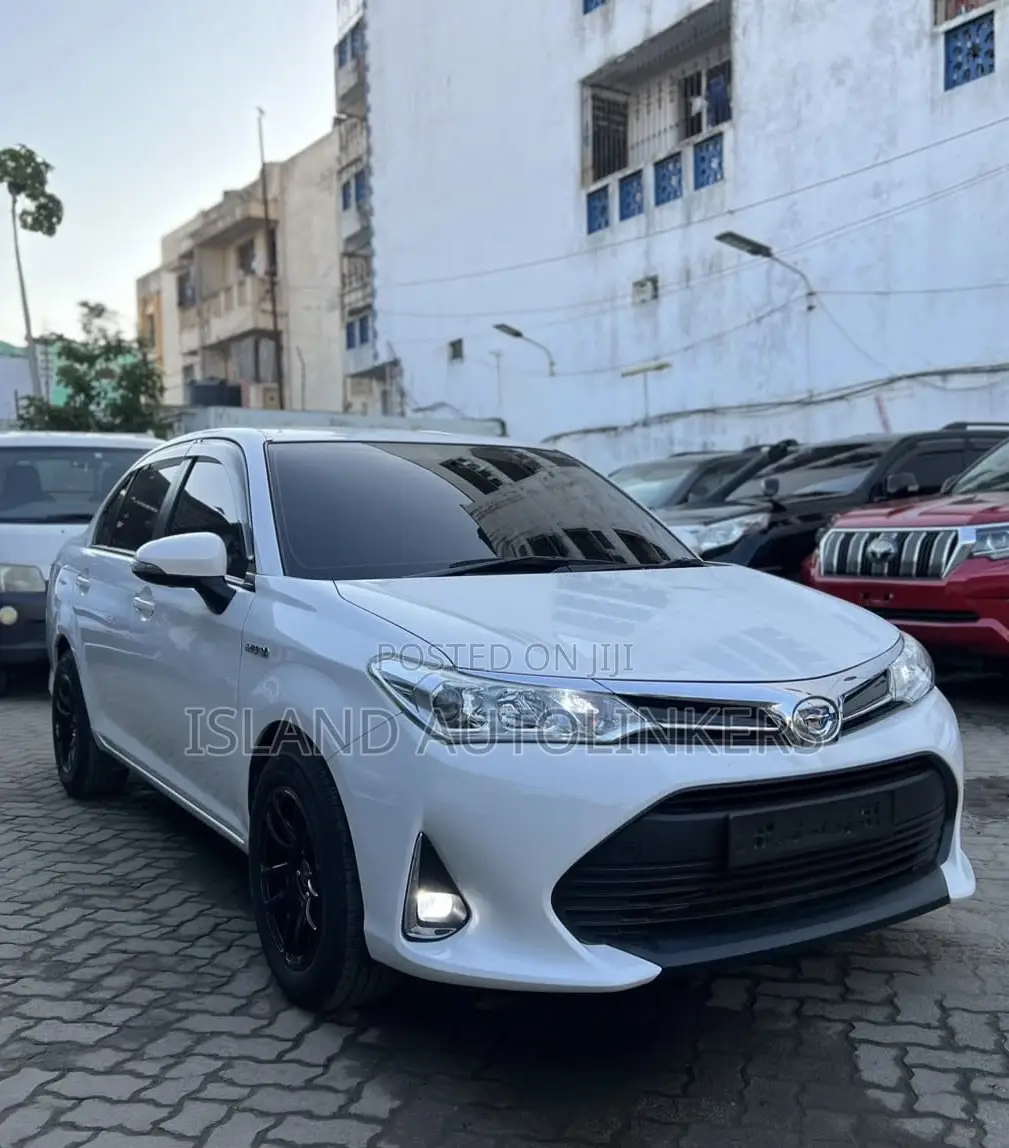 Toyota Axio 1.5 Hybrid 2WD 2020 White