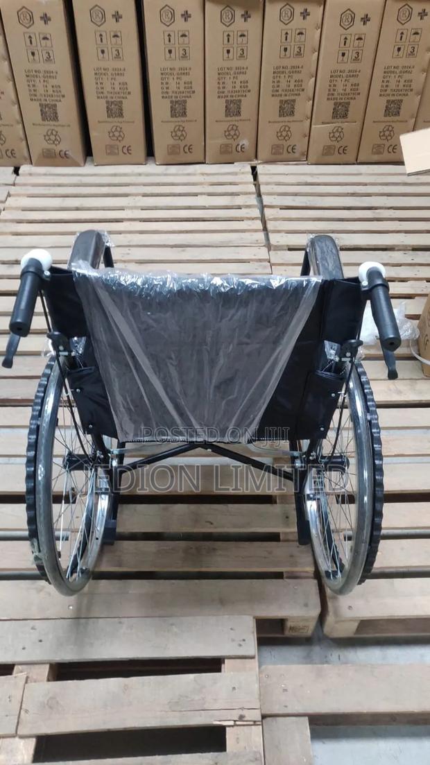 Standard Wheelchair - thumbnail 2