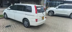 Toyota ISIS 2009 White