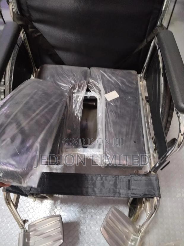 Commode Wheelchair - thumbnail 2