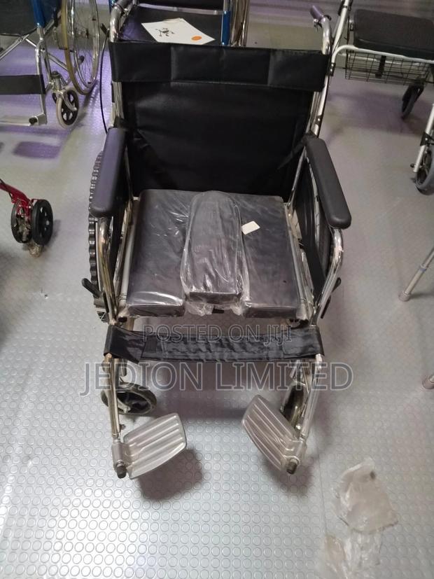 Commode Wheelchair - thumbnail 4