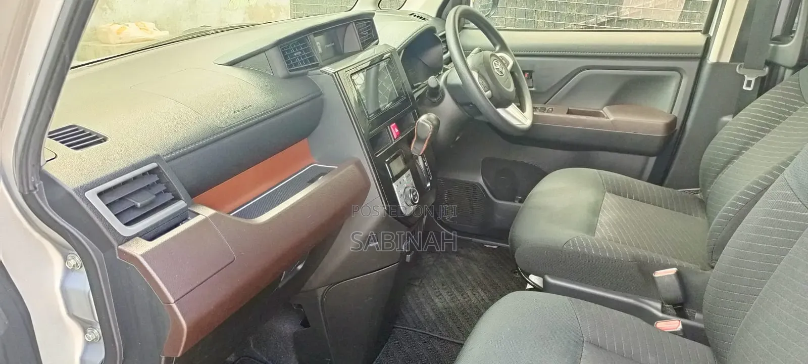 Toyota Roomy 2018 Silver