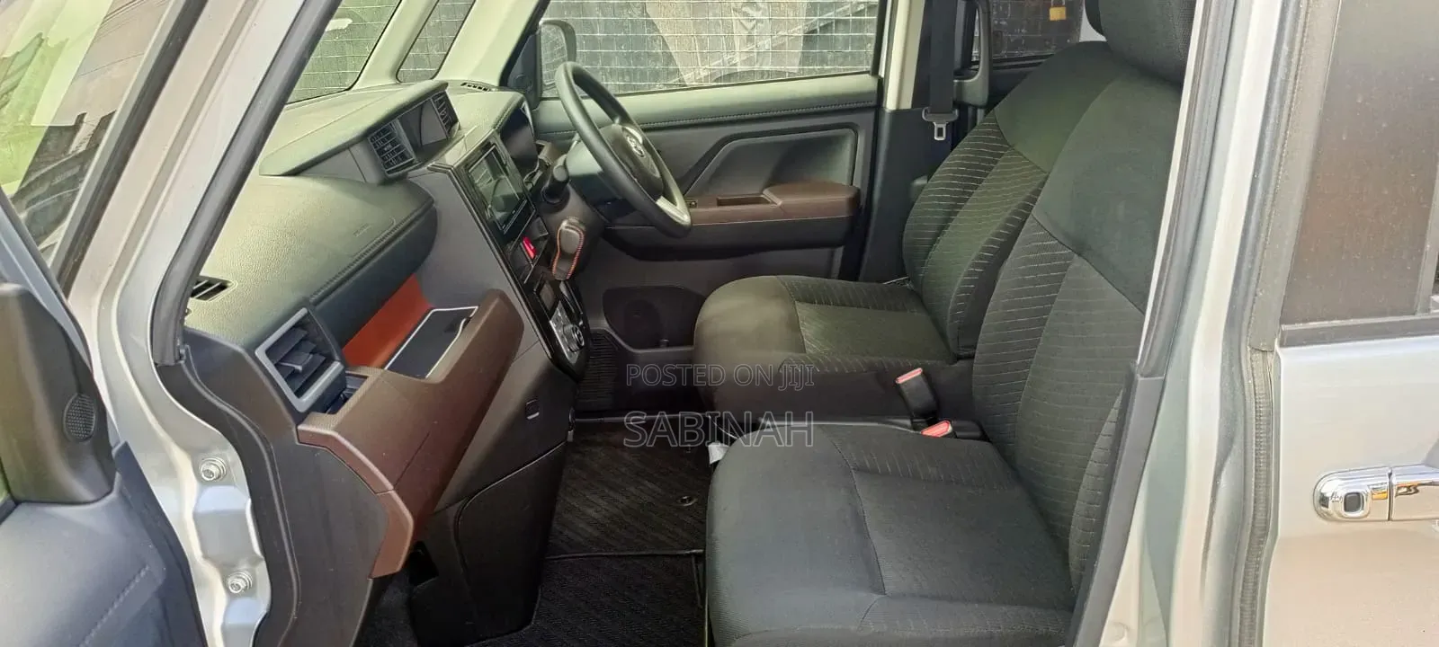 Toyota Roomy 2018 Silver