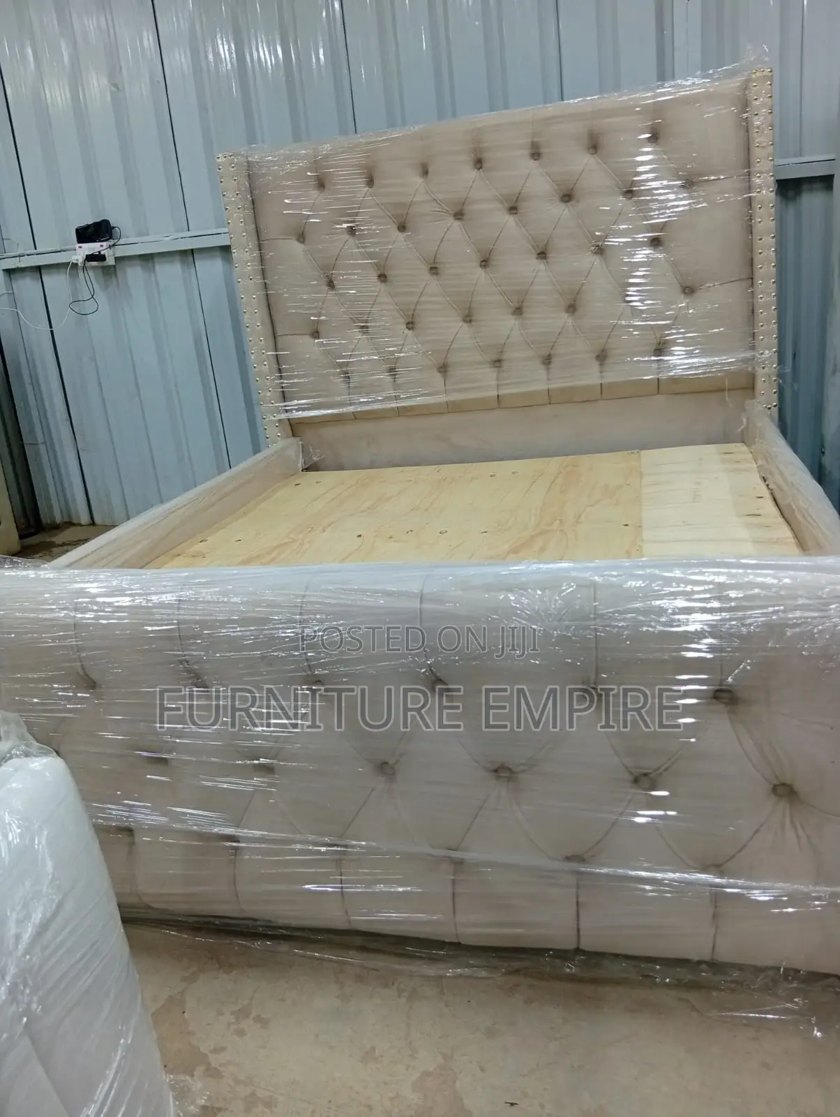 5x6 Beige Chester Bed Tufted Design