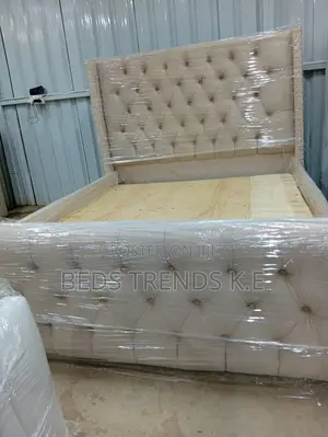 5x6 Beige Chester Bed Tufted Design