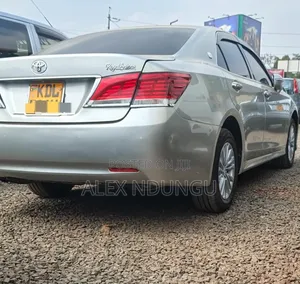 Toyota Crown 2016 Silver