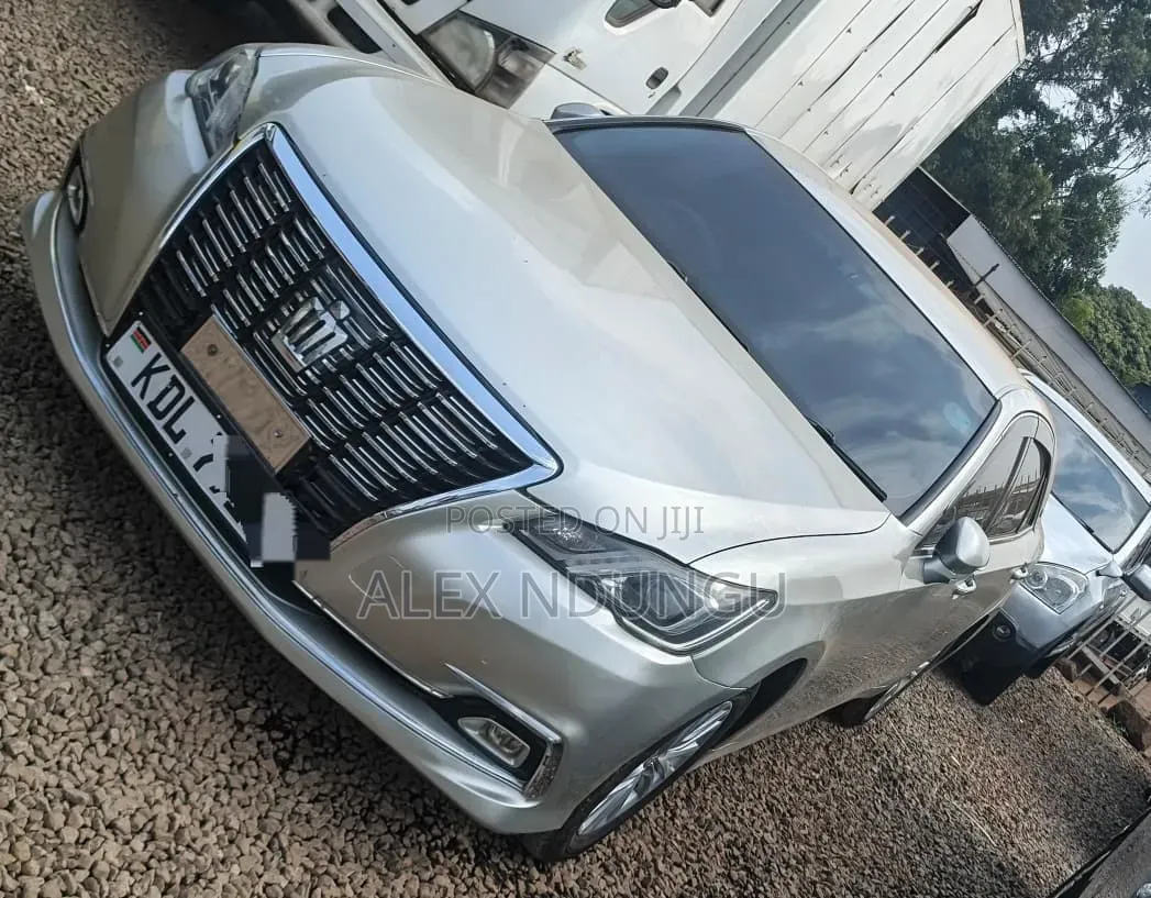 Toyota Crown 2016 Silver