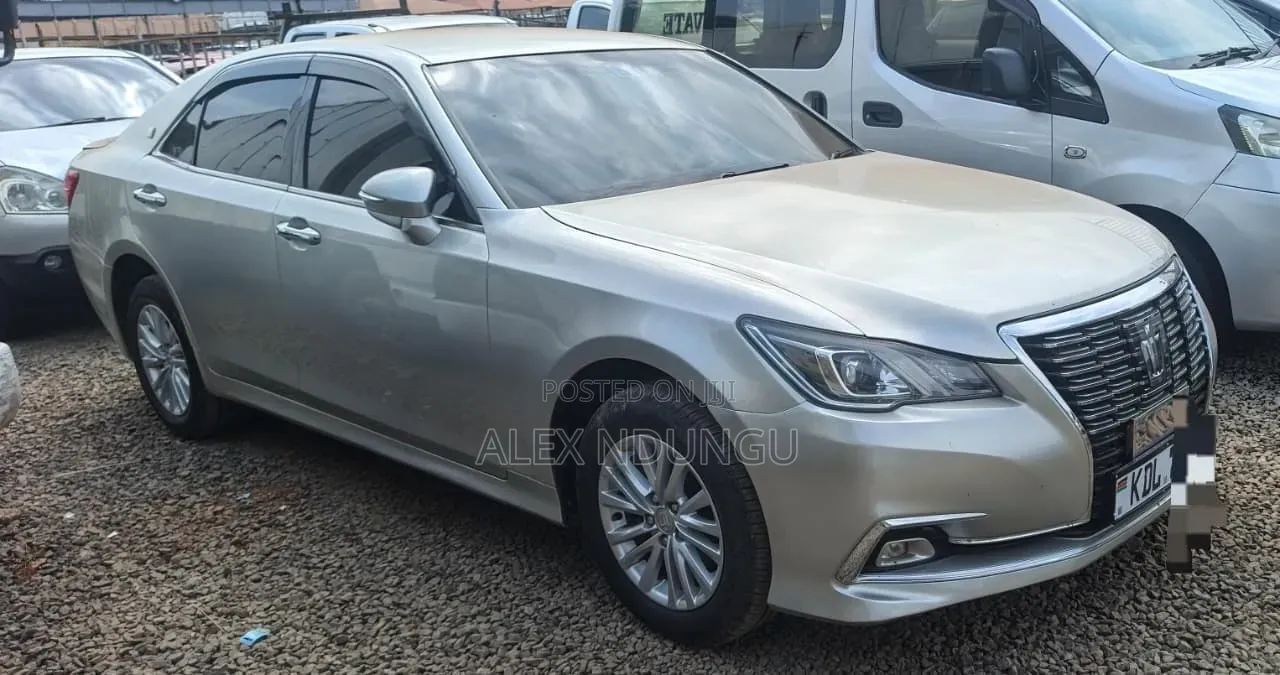 Toyota Crown 2016 Silver
