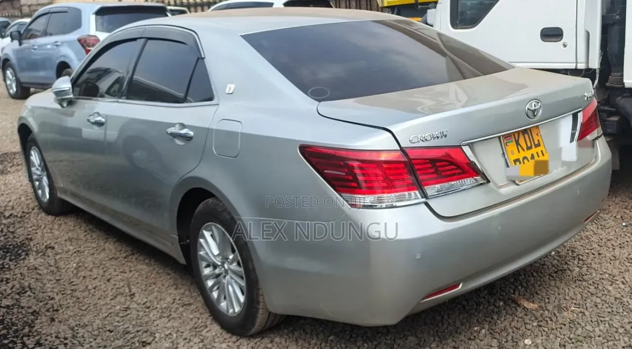 Toyota Crown 2016 Silver