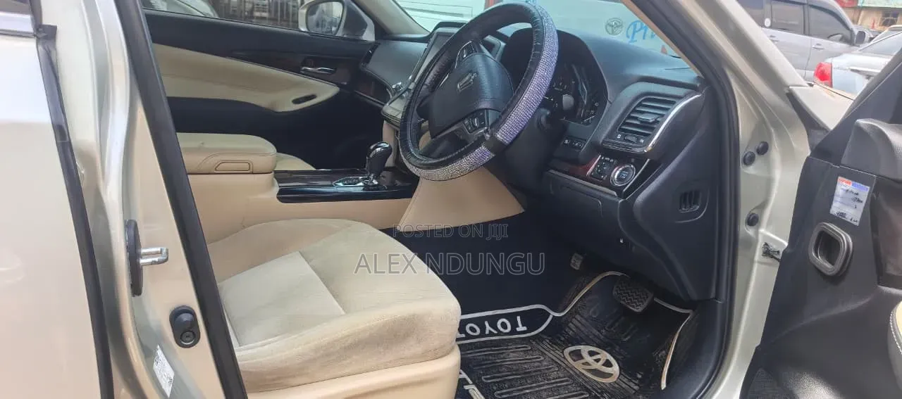 Toyota Crown 2016 Silver