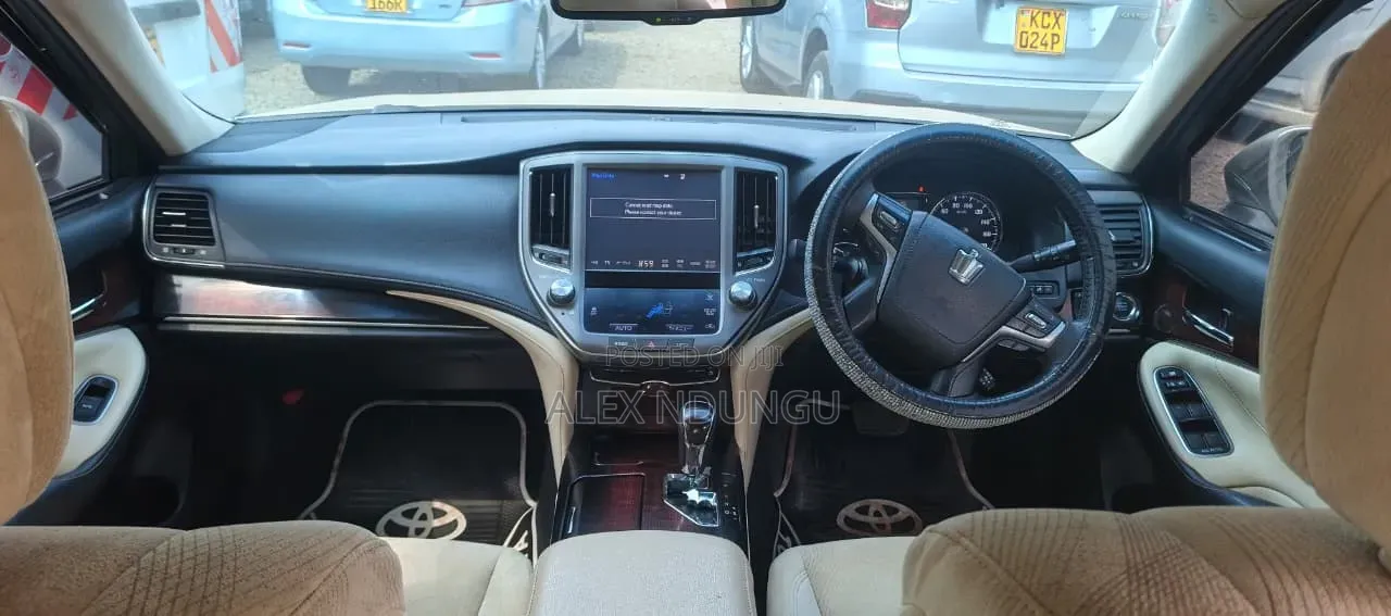 Toyota Crown 2016 Silver