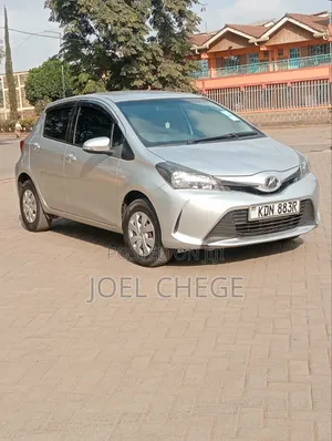 Toyota Vitz 2016 Silver
