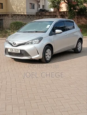 Toyota Vitz 2016 Silver