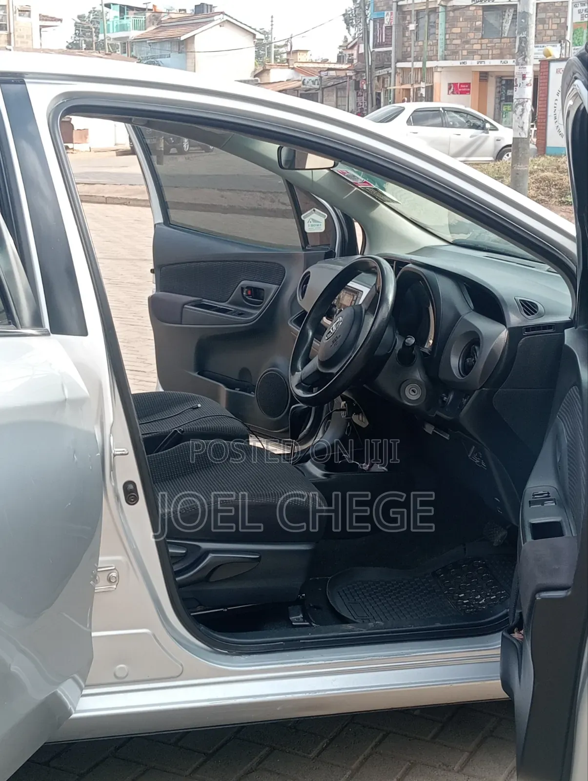 Toyota Vitz 2016 Silver