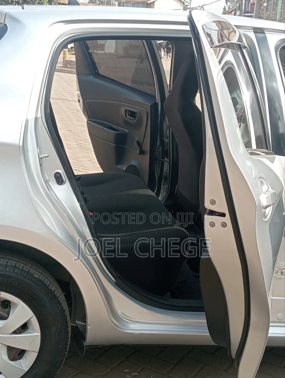 Toyota Vitz 2016 Silver