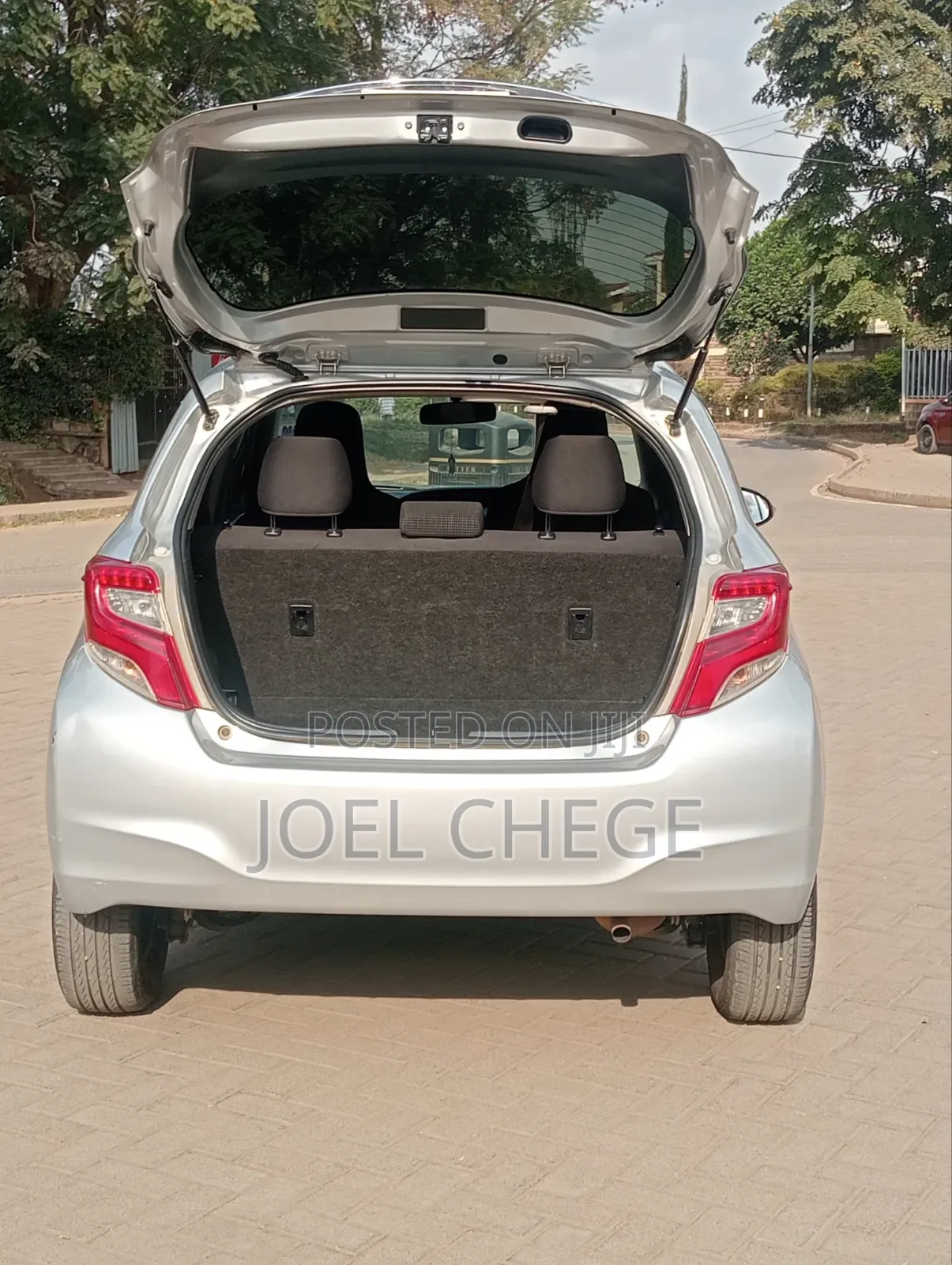 Toyota Vitz 2016 Silver