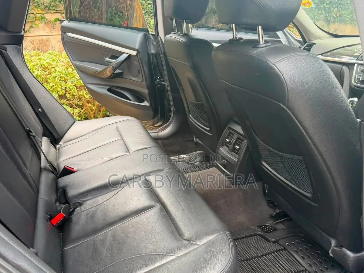 BMW 320i 2013 Black