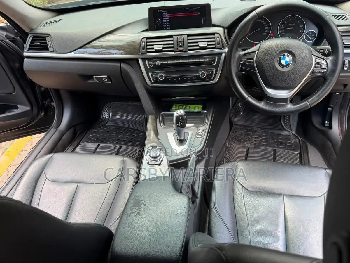 BMW 320i 2013 Black