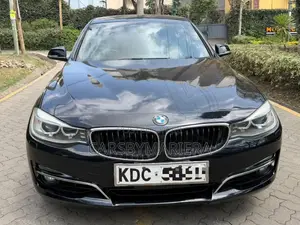 BMW 320i 2013 Black