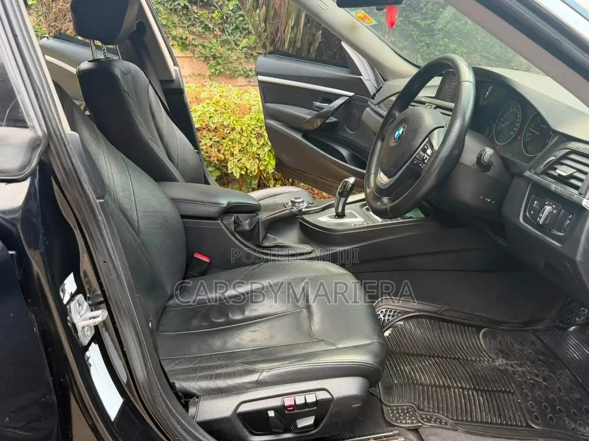 BMW 320i 2013 Black