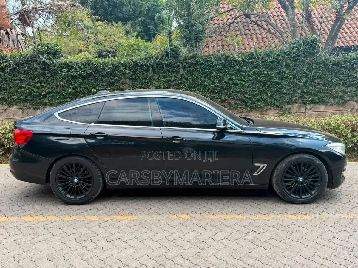 BMW 320i 2013 Black