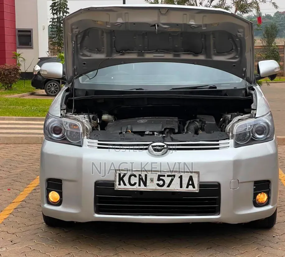 Toyota Corolla Rumion 2010 Silver