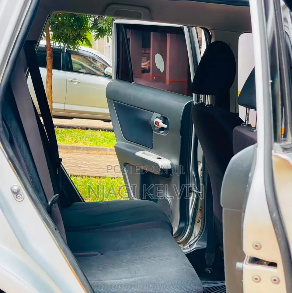 Toyota Corolla Rumion 2010 Silver