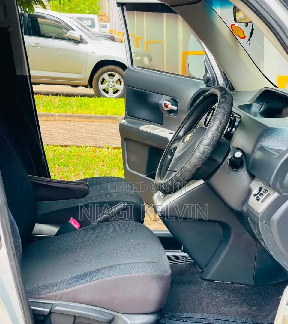 Toyota Corolla Rumion 2010 Silver