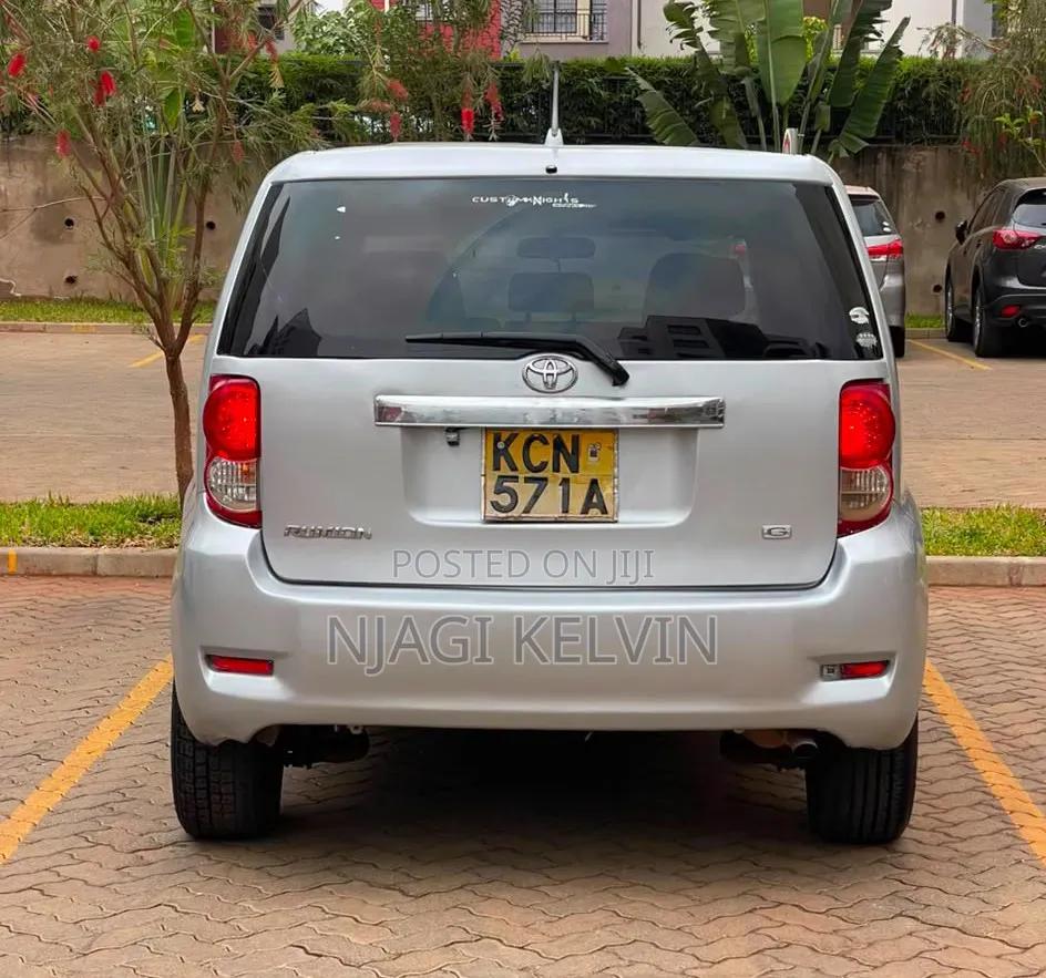 Toyota Corolla Rumion 2010 Silver