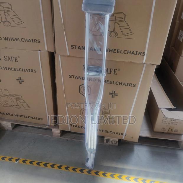 Clutches Underarm (Axillary Crutches)
