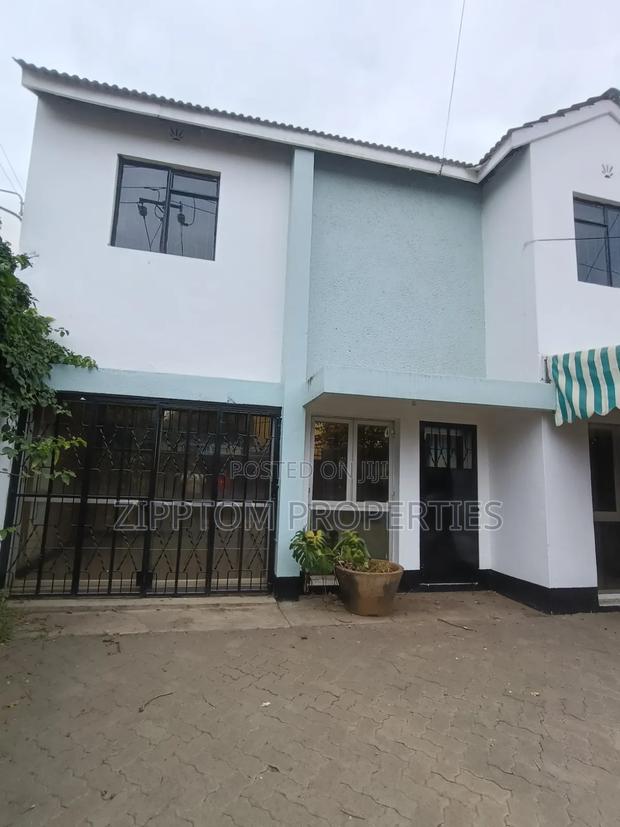 3bdrm Maisonette in South C for rent