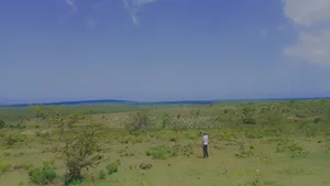 83 Acrea 6km From Nyeri Nyahuru Fronting River