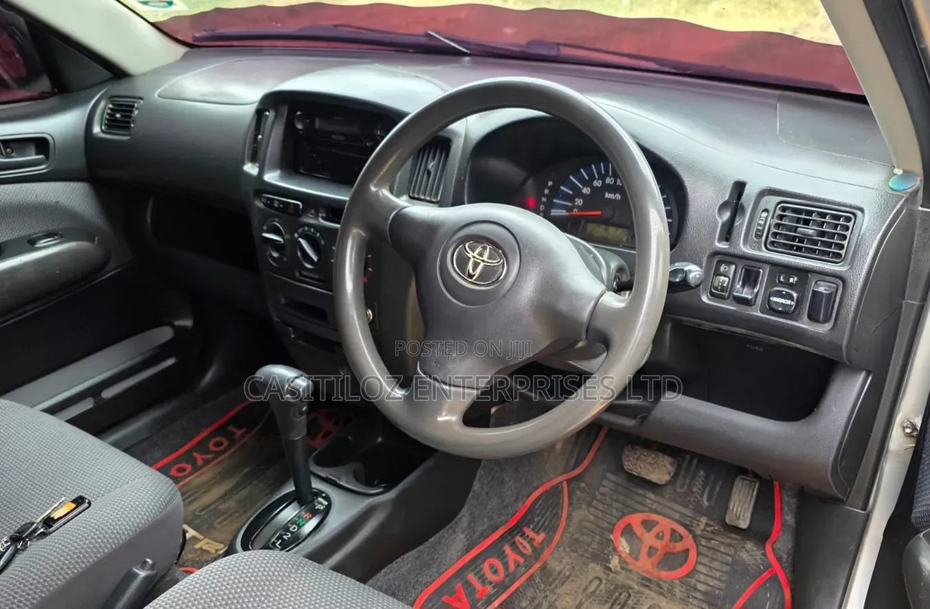 Toyota Succeed 2011 Silver