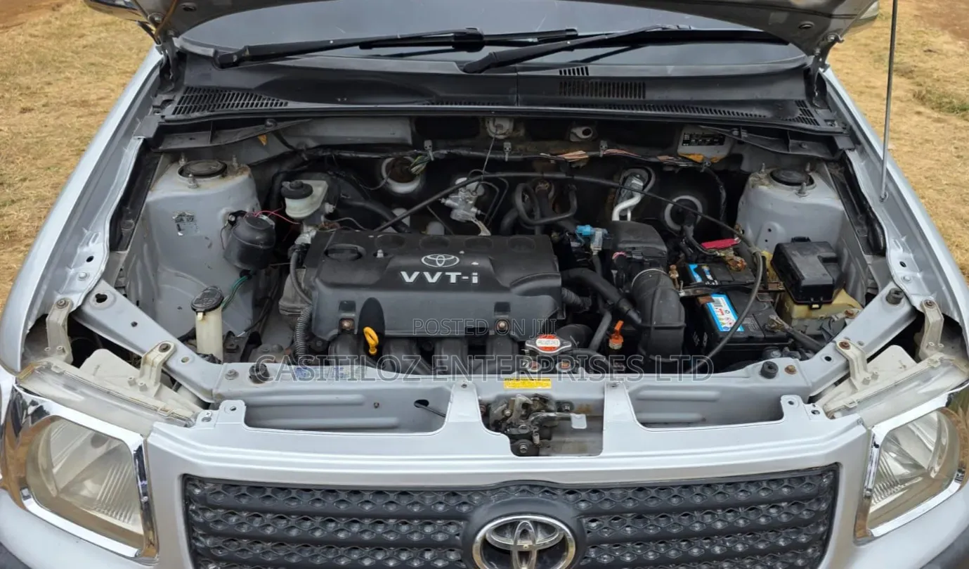 Toyota Succeed 2011 Silver