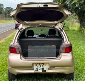 Toyota Vitz 2000 Brown