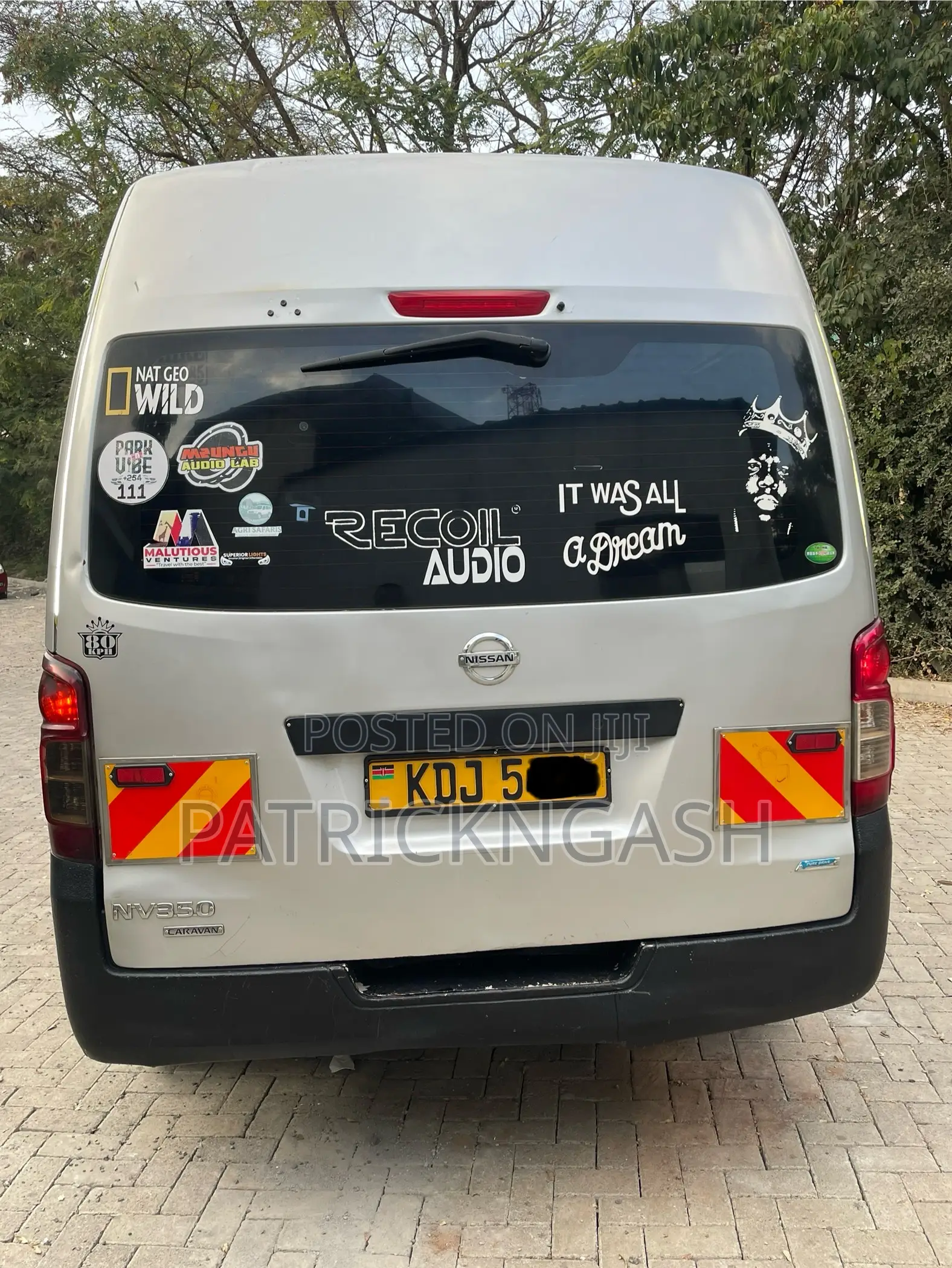 Nissan Caravan (Urvan) 2015 Silver