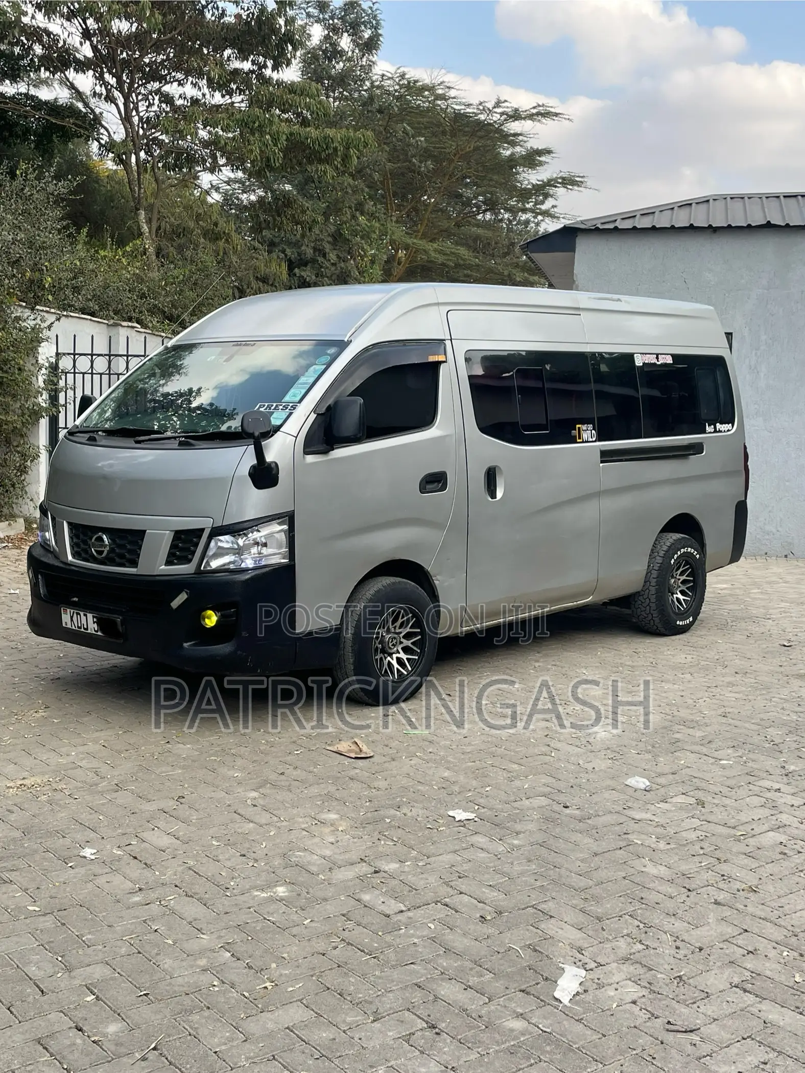 Nissan Caravan (Urvan) 2015 Silver