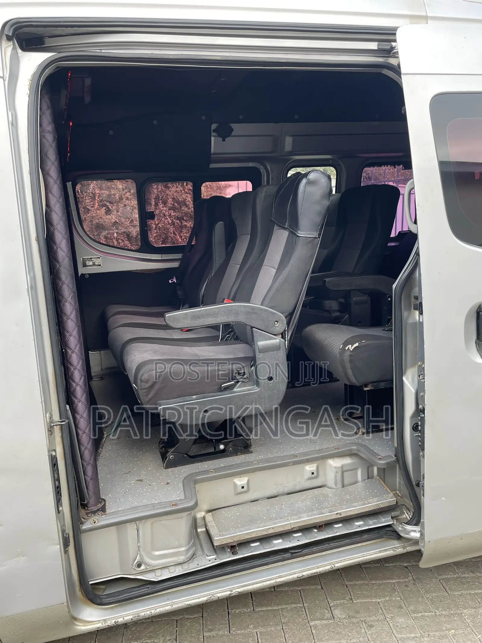 Nissan Caravan (Urvan) 2015 Silver