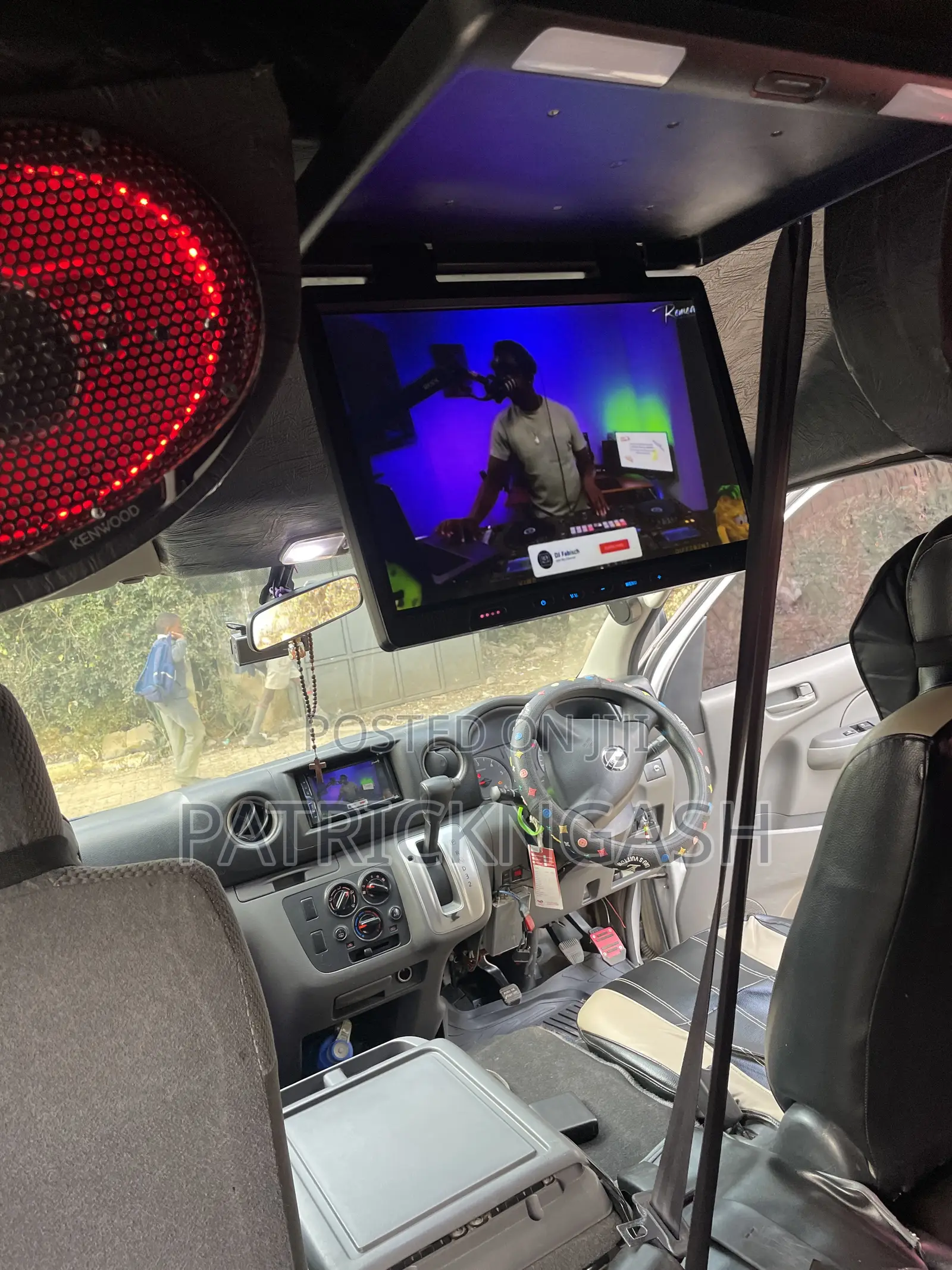 Nissan Caravan (Urvan) 2015 Silver