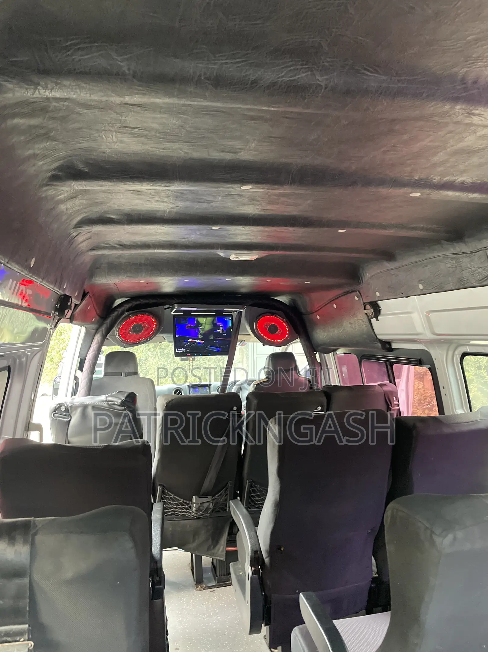 Nissan Caravan (Urvan) 2015 Silver