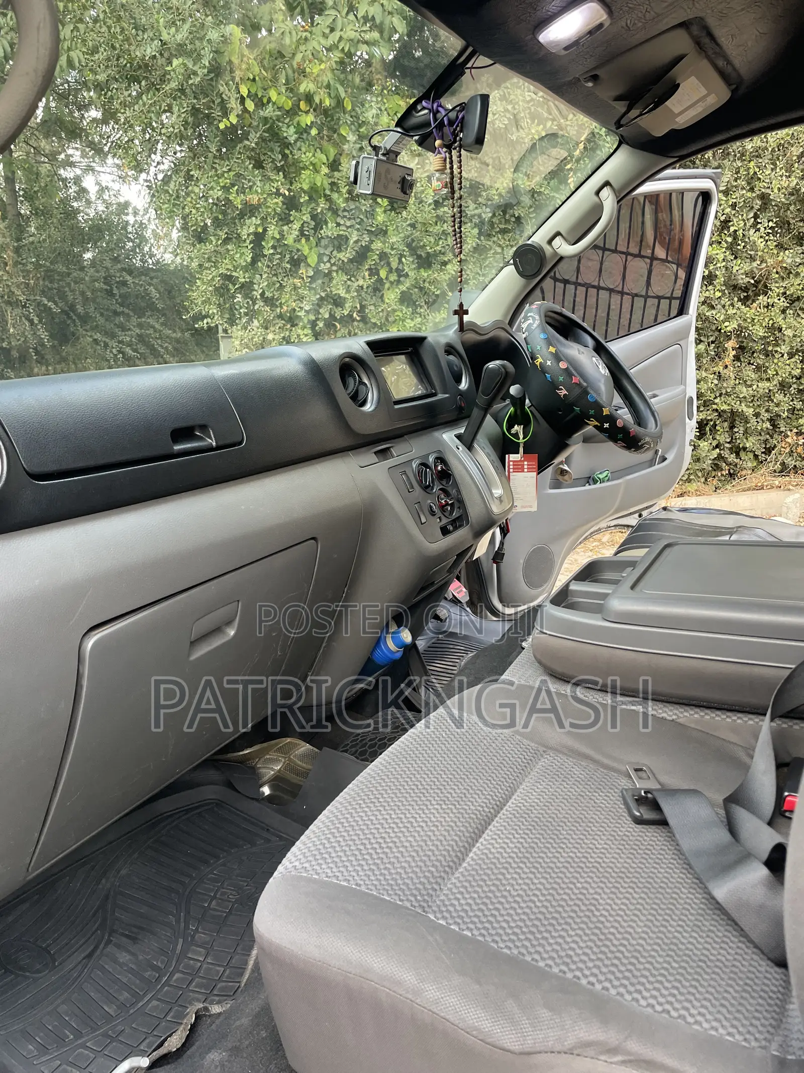 Nissan Caravan (Urvan) 2015 Silver