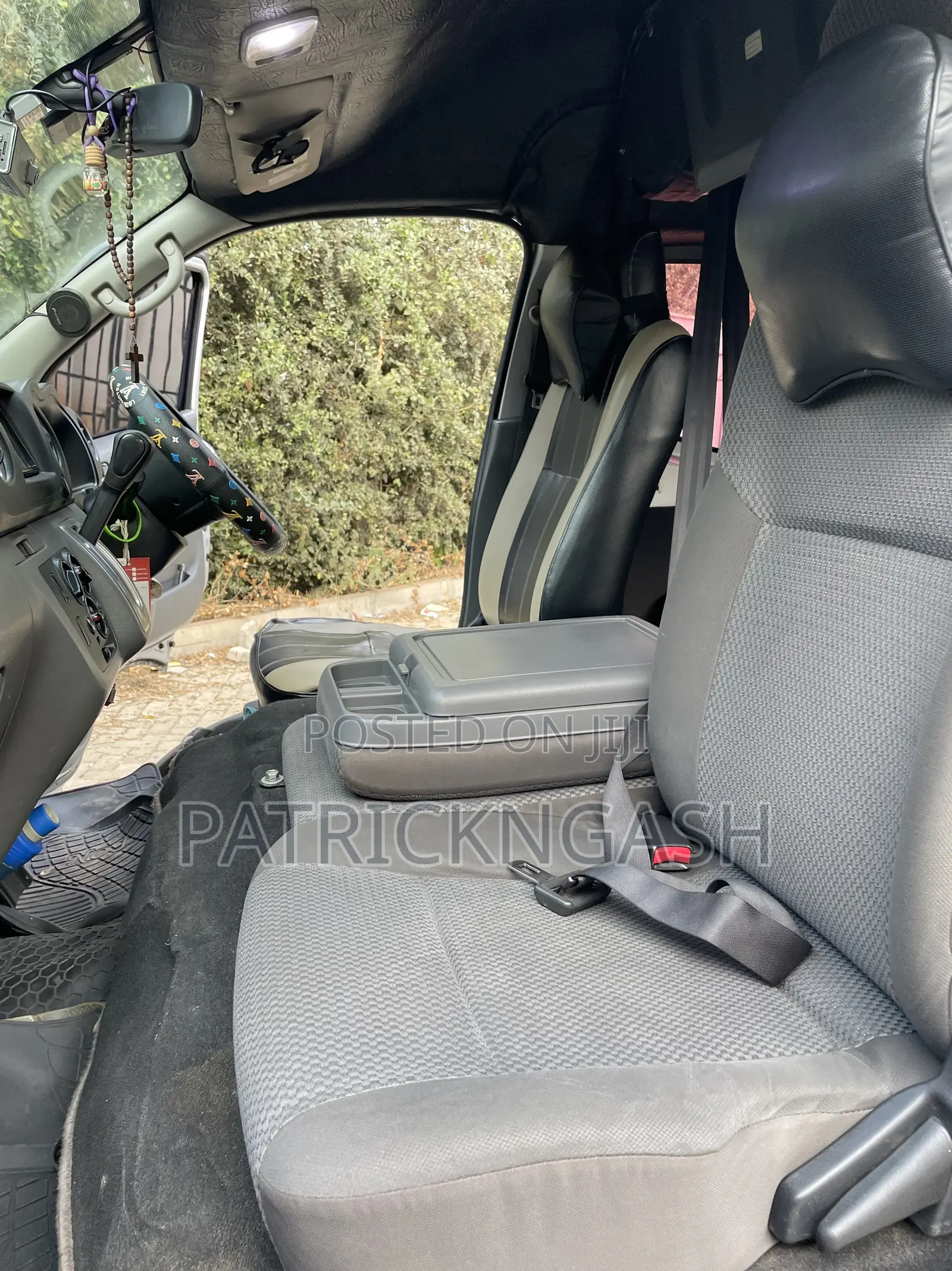 Nissan Caravan (Urvan) 2015 Silver
