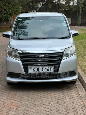 Toyota Noah 2014 Silver