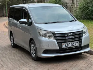 Toyota Noah 2014 Silver
