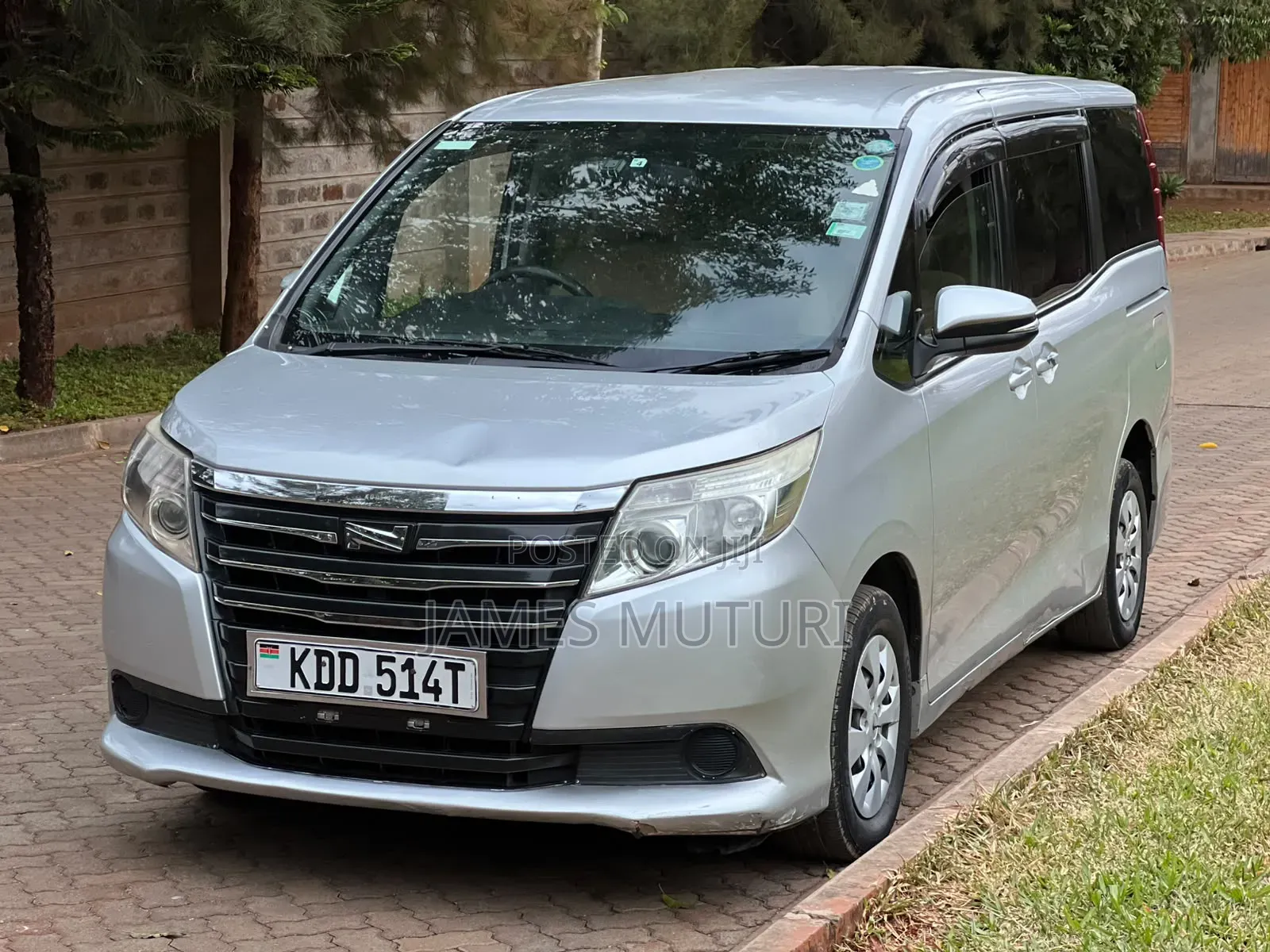 Toyota Noah 2014 Silver