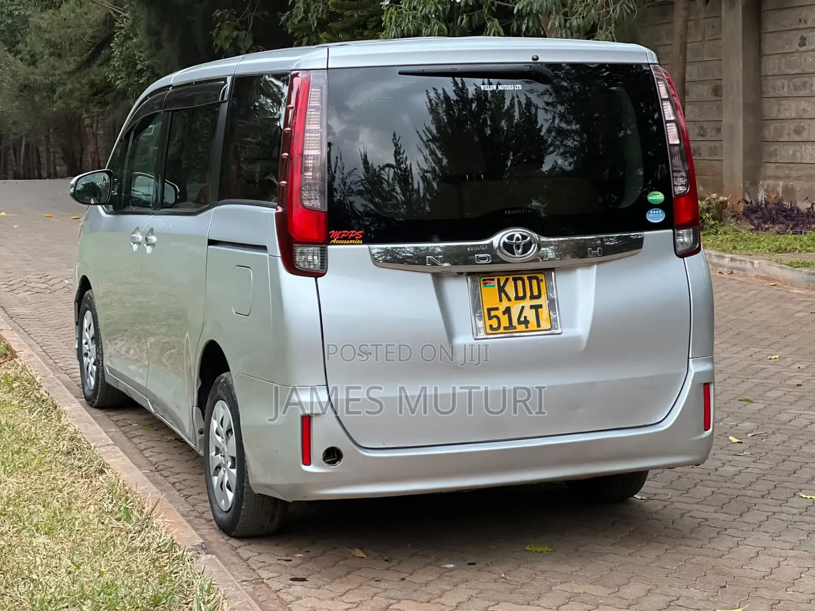 Toyota Noah 2014 Silver